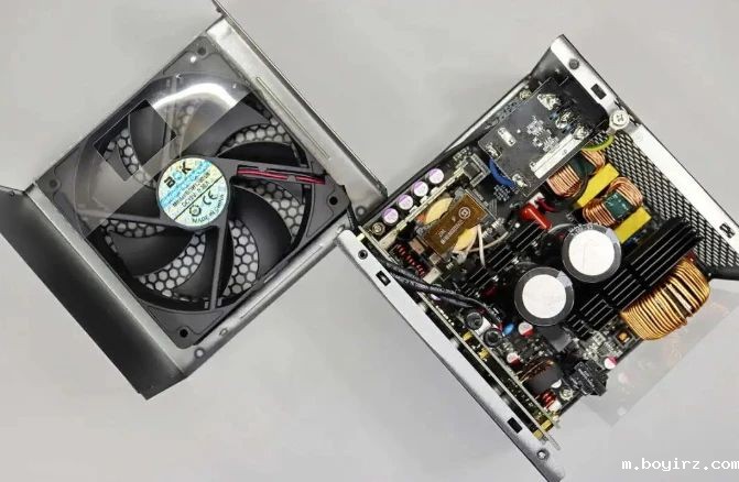 探索光耦：光耦在电脑电源中的应用及其重要性