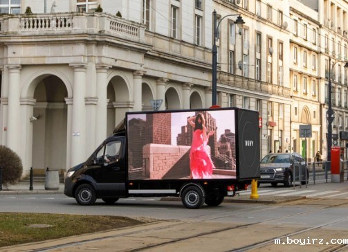 下一代移动广告：LED广告车的无限可能