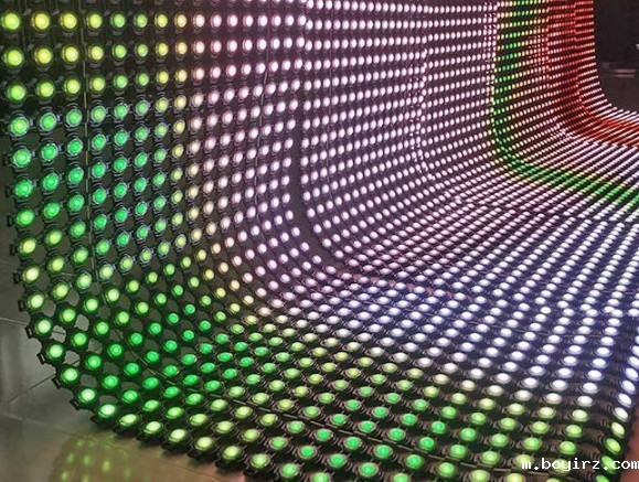 网格LED屏：透明数字标牌的现代解决方案